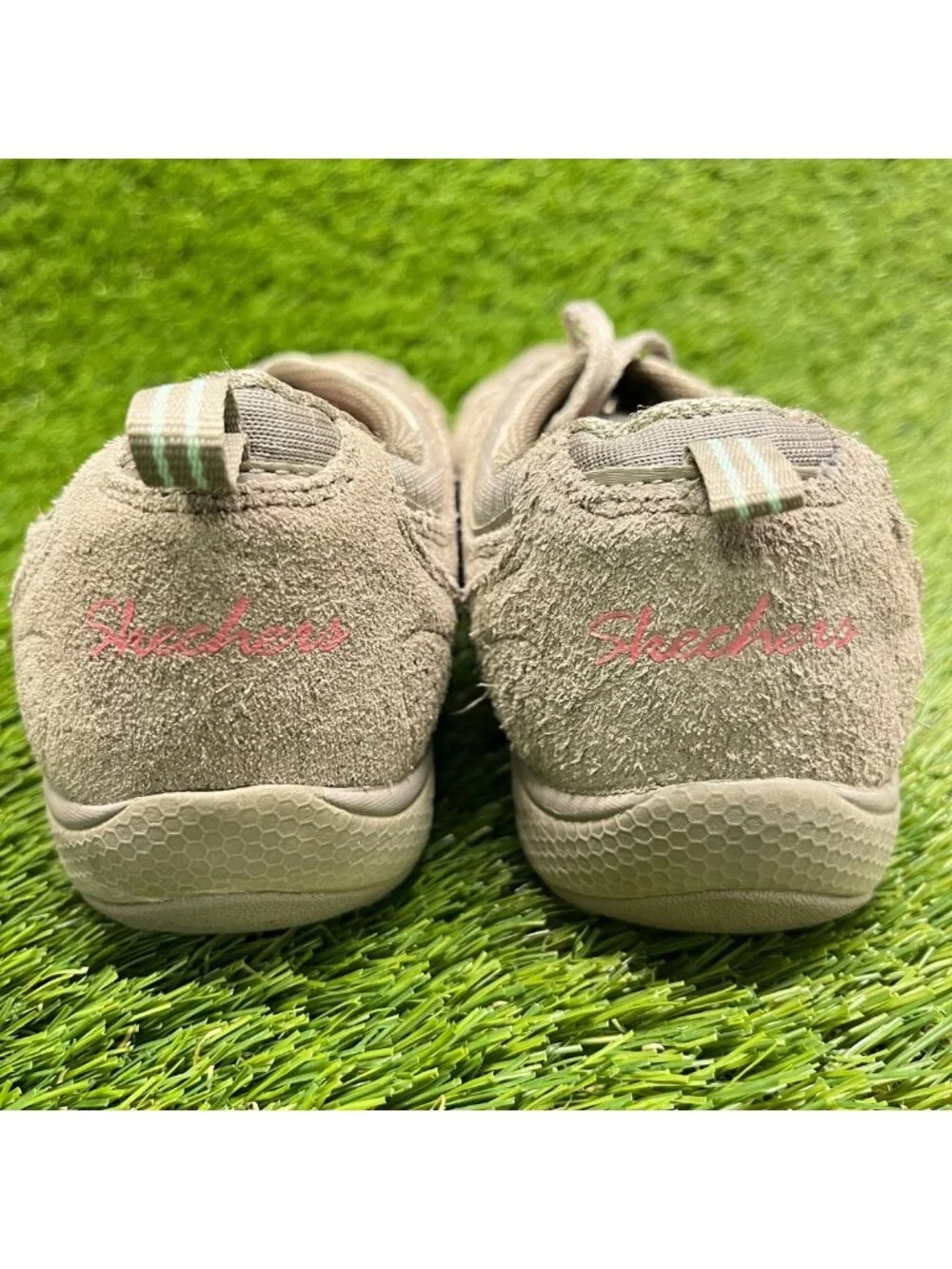 Skechers Breathe Easy Good Luck Womens Size 7.5 Taupe Athletic Shoes Sneakers